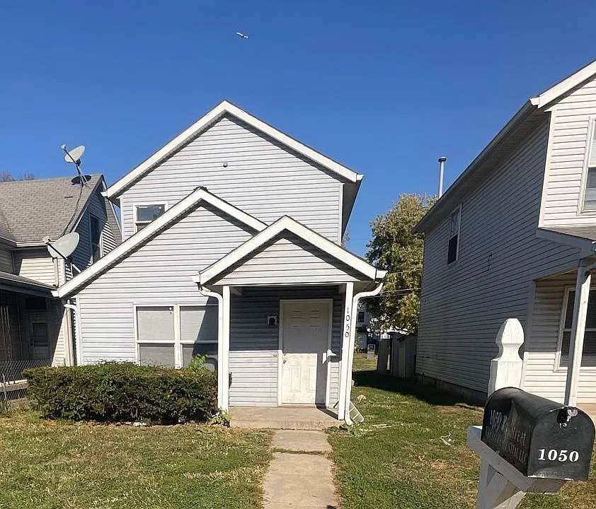 1050 W 26th St