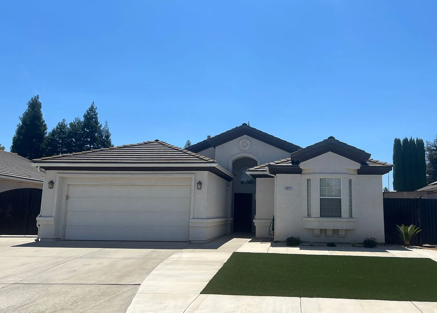 Move-In Ready 3 Bedroom 2 Bath Home in Fresno — Photo 1