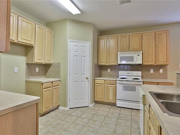 5th image of 6305 Courtyards Dr