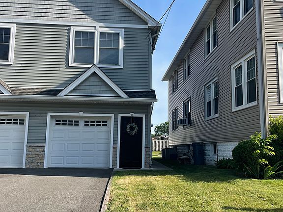 2nd image of 219 2nd Ave #B
