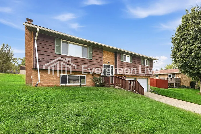 3 bed, 2.0 bath, 2109 sqft, $1,995 — Photo 2