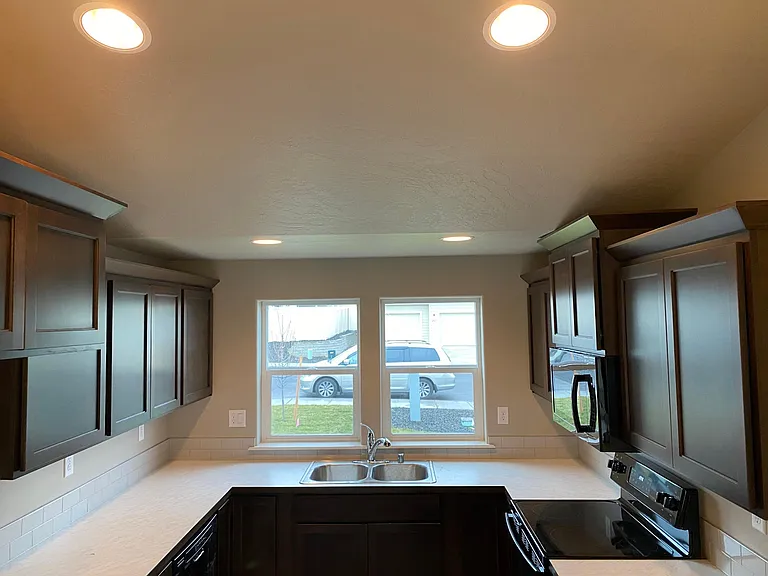 2920 Castle Rock Blvd — Photo 2