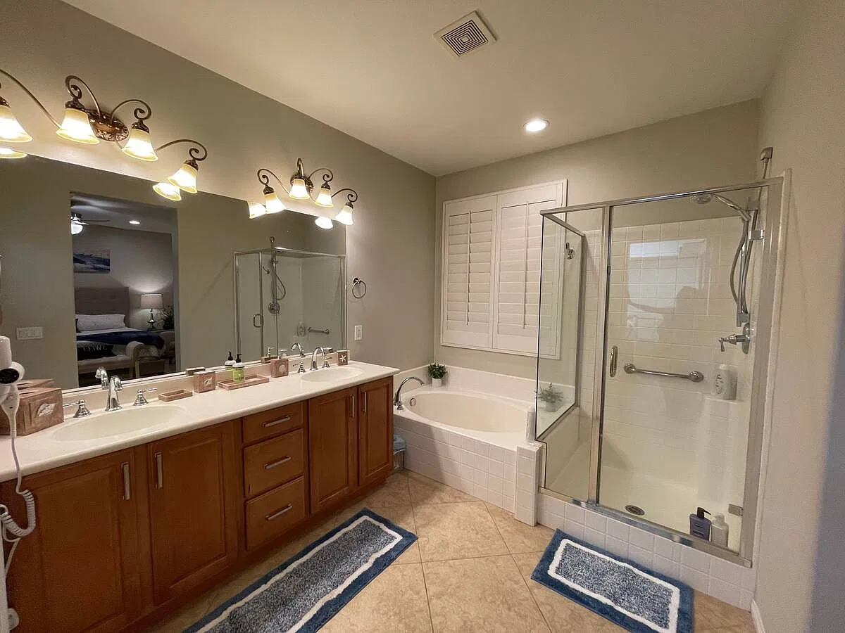 4 bed, 2122 sqft, $5,700 — Photo 4