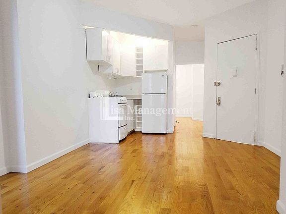 2nd image of 426 W 48th St #4R
