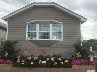 40 W 17th Rd, Broad Channel, NY 11693