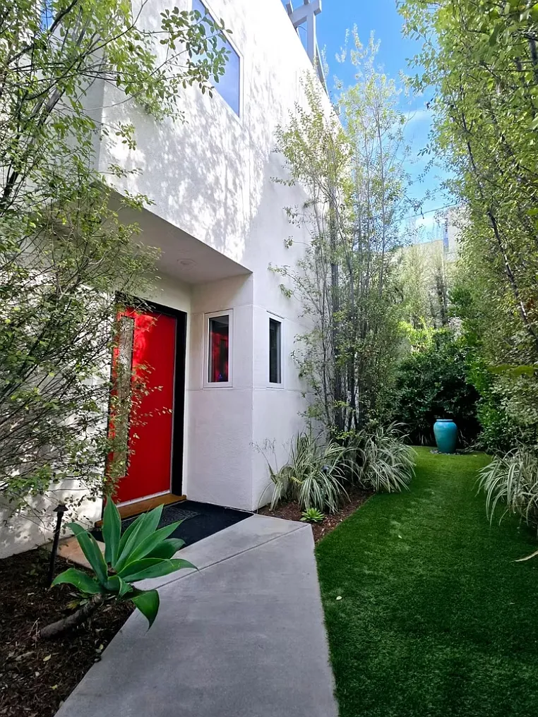 2 bed, 1500 sqft, $8,800 — Photo 1