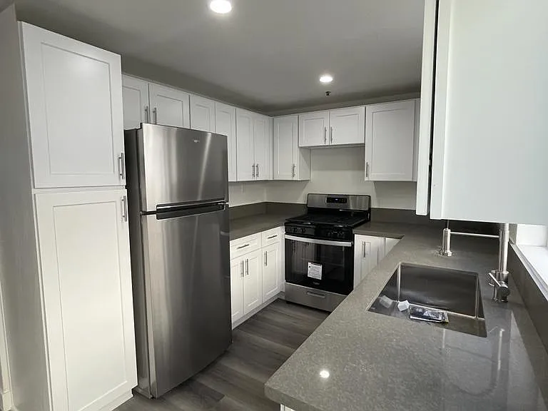 8828 Burnet Ave #8 — Photo 11