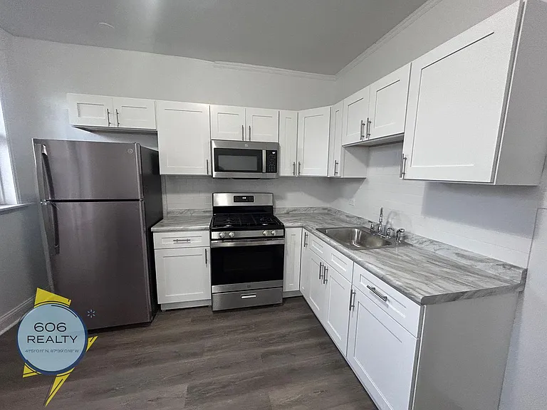 Cicero apartments! 5701-03 W Cermak Rd - 2206-2208 S 57th Ave — Photo 21
