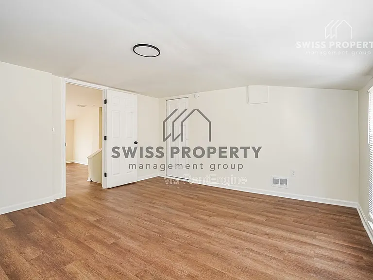 1340 Mooberry St — Photo 7