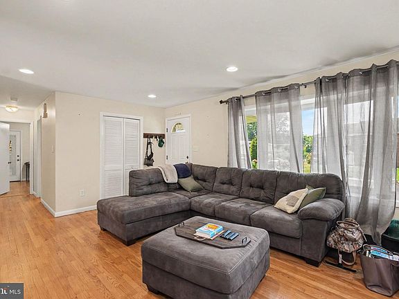 5th image of 203 Whittier Ln