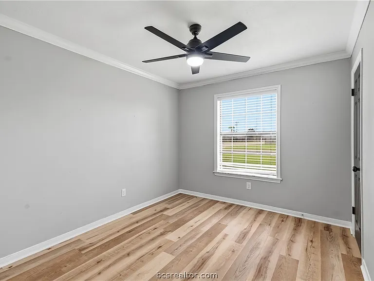 507 Lansing Ct — Photo 14