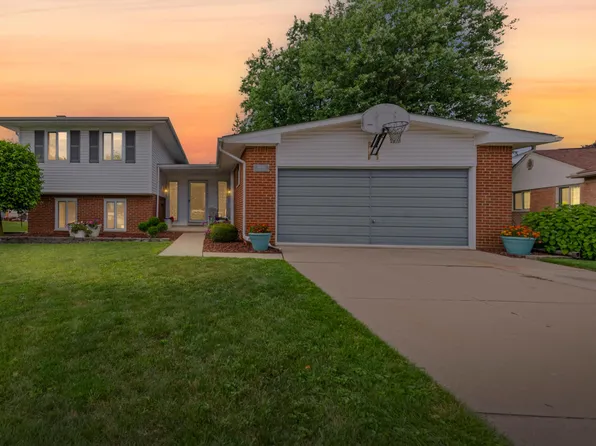 44018 Bannockburn Dr, Canton, MI 48187