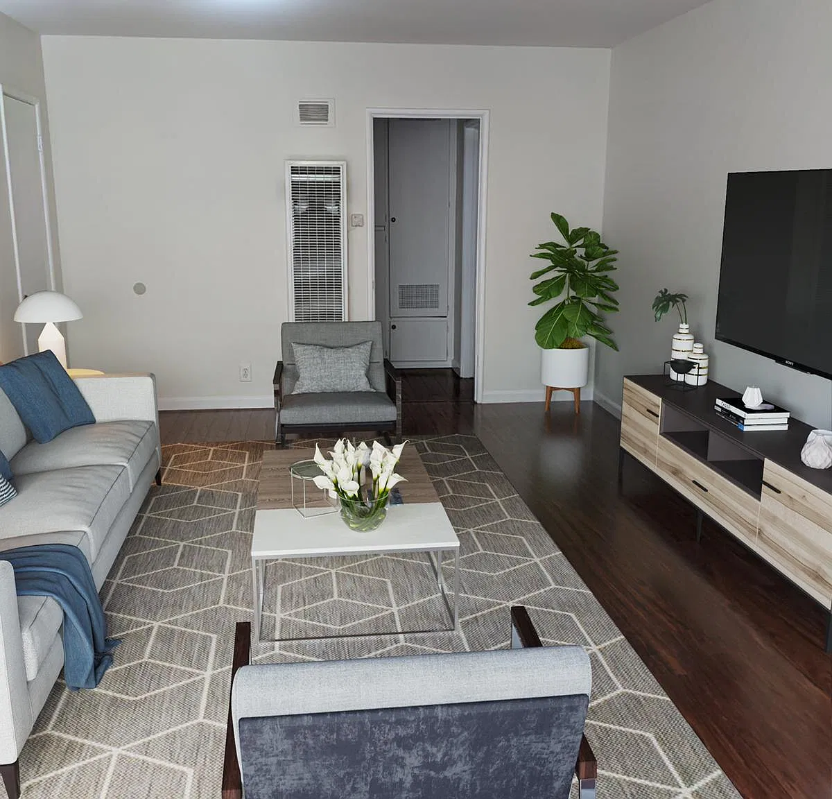 5750 Whitsett Ave — Photo 1