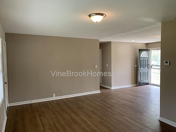5th image of 10719 Ewing Ave