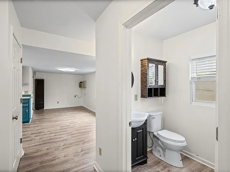 504 Blue Ridge Blvd #B — Photo 11