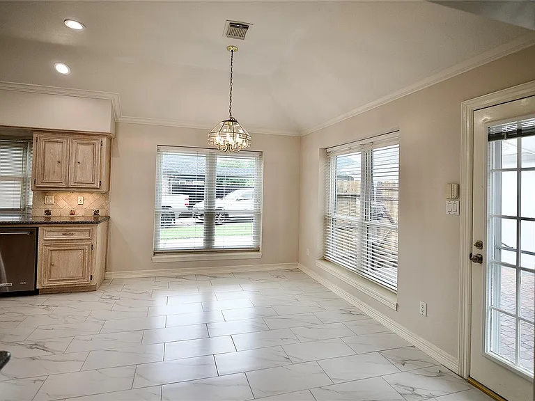 1839 Lake Winds Dr — Photo 8
