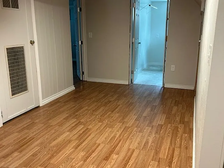 934 Custer Ave — Photo 5