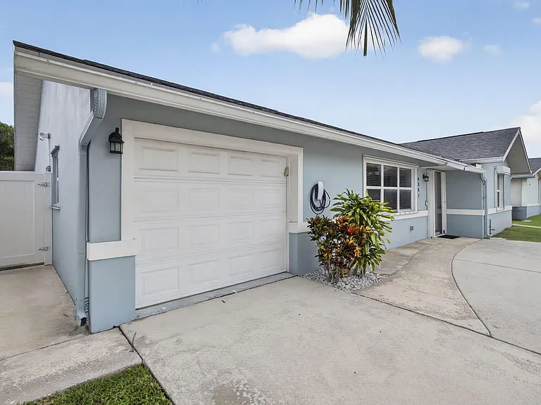 4361 Fushia Cir N — Photo 3