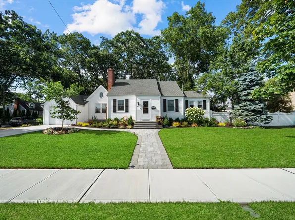 45 Sycamore Street, Massapequa, NY 11758