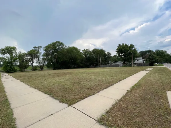 502 W 14th Ave, Winfield, KS 67156