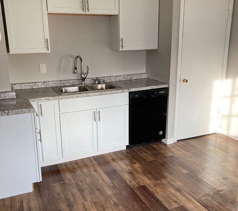 1st image of 1584 Stillwater Ave E