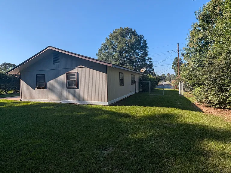 404 Carolina Ave — Photo 2