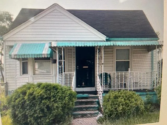 3 bed, 894 sqft, $1,350 — Photo 1
