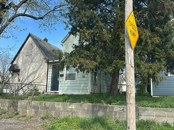 2nd image of 976 Thomas Ave
