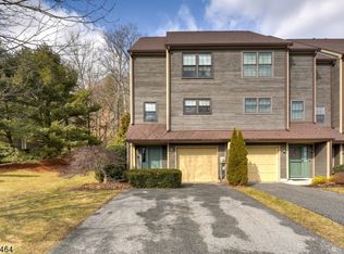 54 Beacon Hill Rd APT A, West Milford, NJ 07480