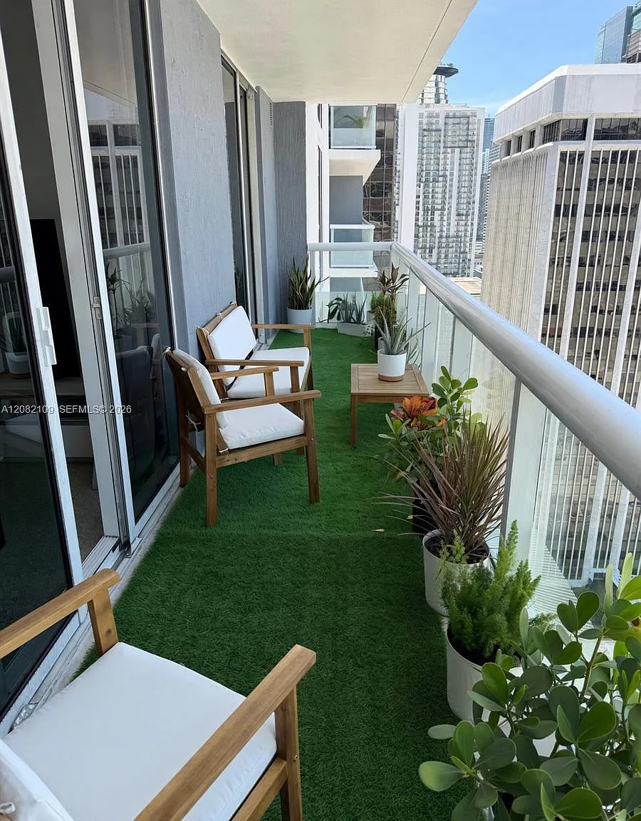 50 Biscayne Condo — Photo 2