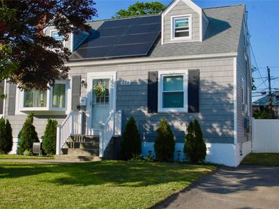 222 Deauville Pkwy, Lindenhurst, NY, 11757