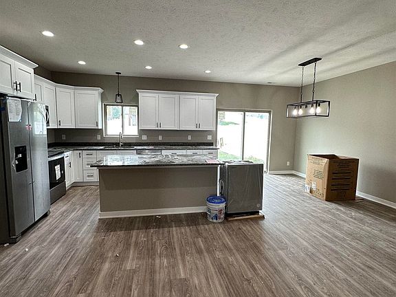 4th image of 5030 W Hillsboro Dr