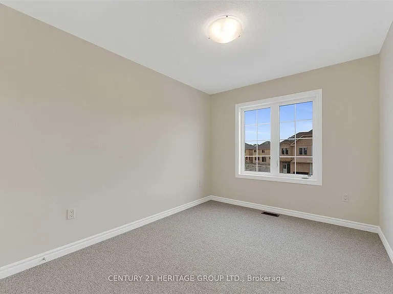 82 Ferragine Cres — Photo 22