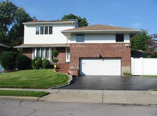 49 Glenwood Rd, Plainview, NY 11803