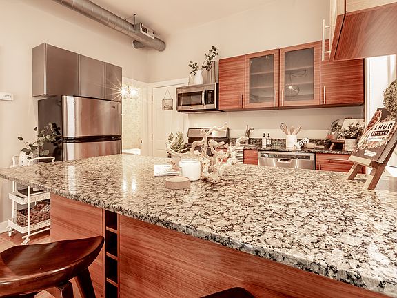 2nd image of 1441 N Elk Grove Ave APT 2S