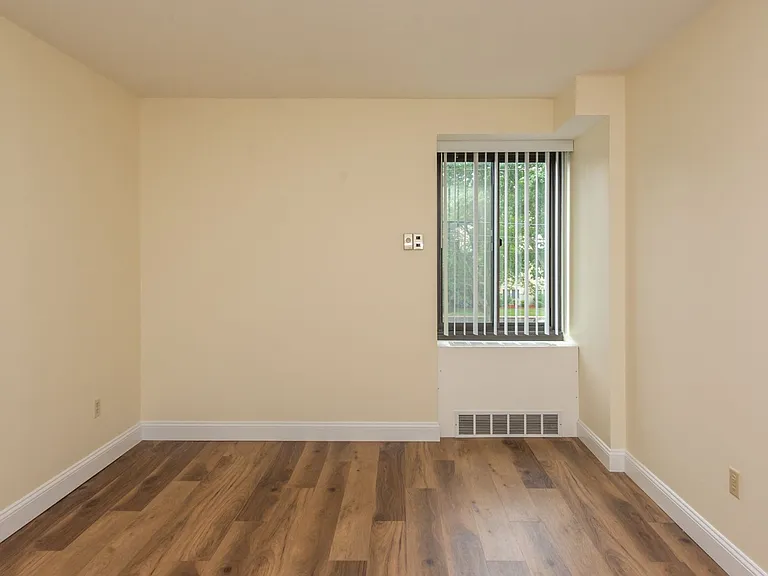 Lakewood Apartments — Photo 39