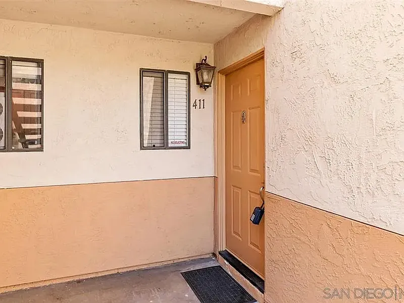2 bed, 2.0 bath, 850 sqft, $1,960 — Photo 2