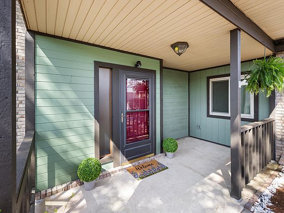 4th image of 307 Evergreen Ave