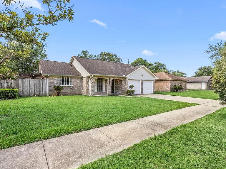 2211 Turtle Creek Dr — Photo 3