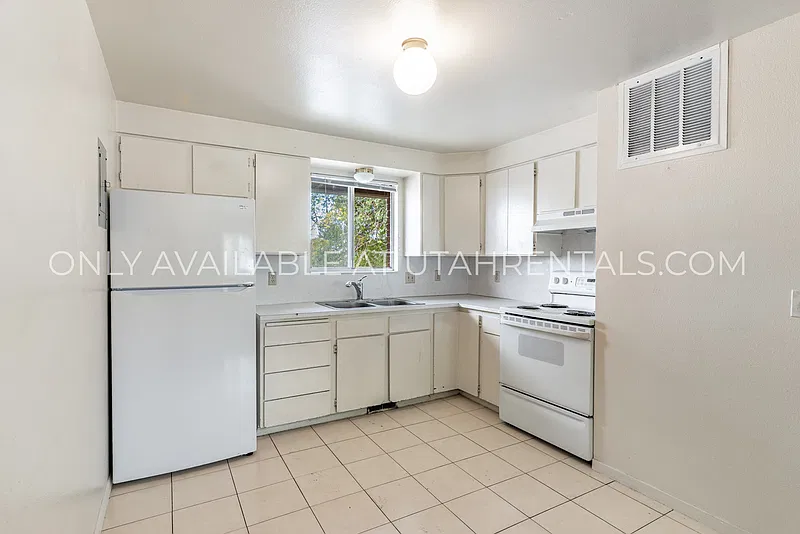 825 N Main St