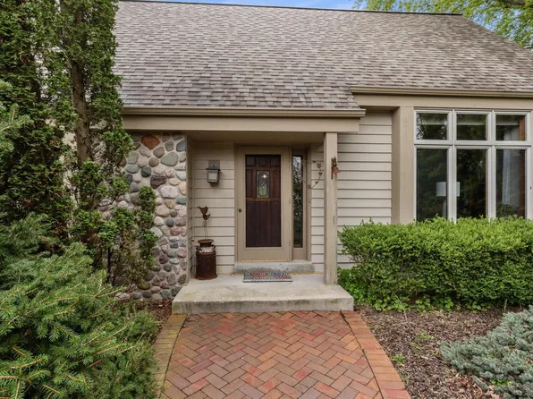 5099 Valley TRAIL, West Bend, WI 53095