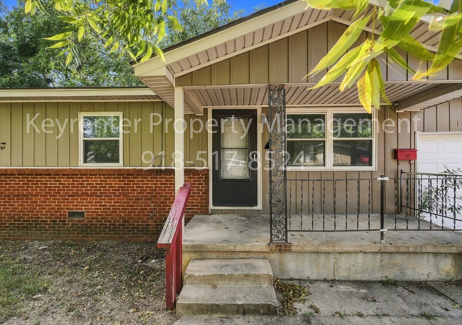 3 Bedroom 1 Bathroom with Attached Garage and Fenced in Yard! — Photo 1