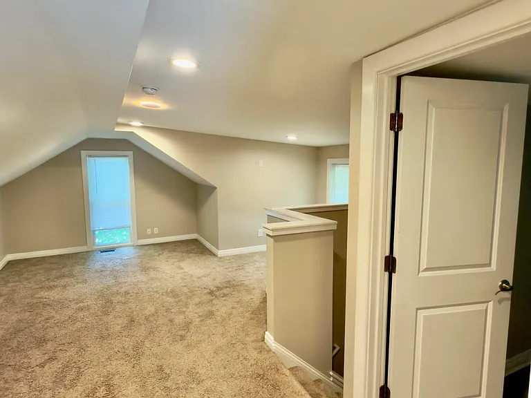 2125 Crittenden Dr — Photo 14
