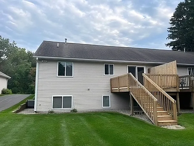 475 76th St SE — Photo 2