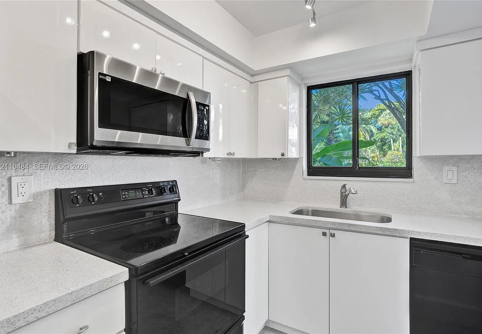 Delvista B Townhomes — Photo 2