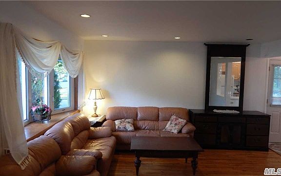 3rd image of 20 Audrey Ave