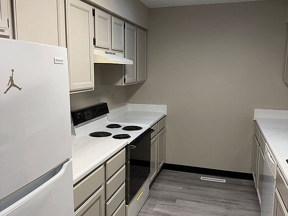 4th image of 924 23rd Ave APT C