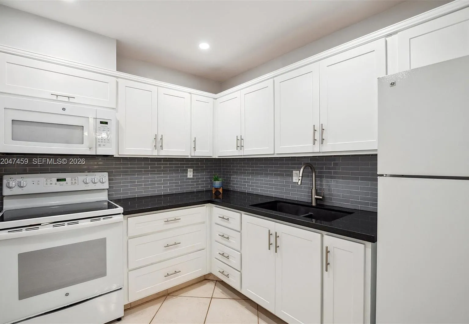 Bay Colony Club Condo — Photo 4