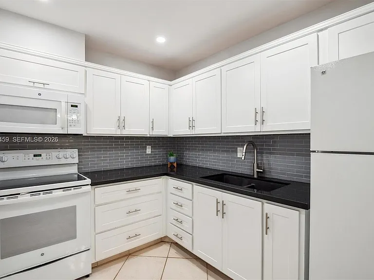 6209 Bay Club Dr #4 — Photo 4