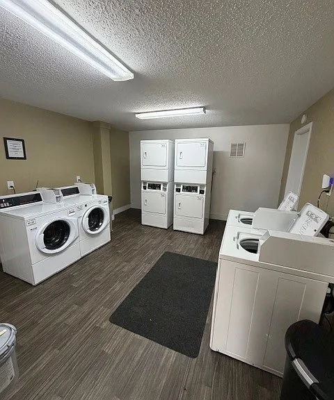 Sandpiper Apartments — Photo 24